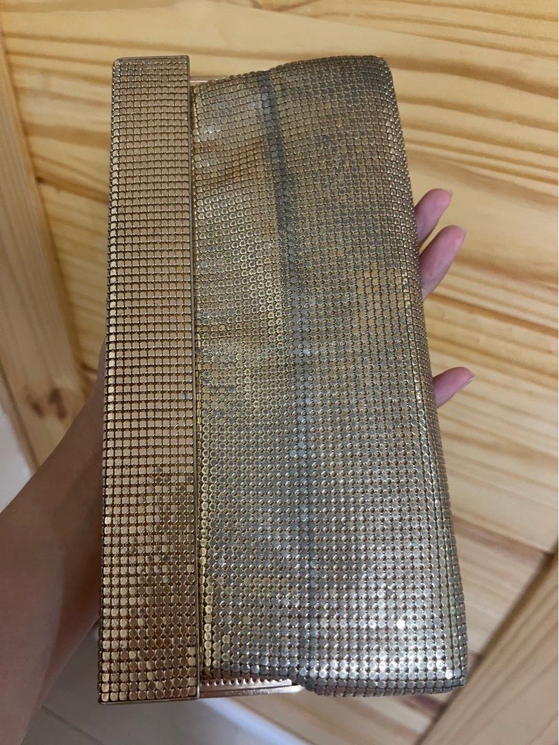 Japanese vintage clutch (Category: Clutches) located in Talibon. Submitted by ky.declutters (Listing ID 1317799850, Image 3). Description: ✨ previously owned by my Japanese husband's grandmother.