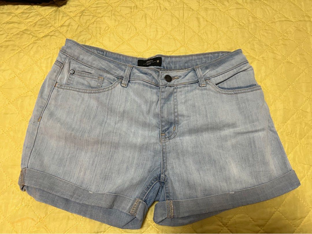 Maong shorts (Category: Shorts) located in Quezon City. Submitted by peg905 (Listing ID 1317847109, Image 3). Description: Decluttering Maong shorts - fits size 30.