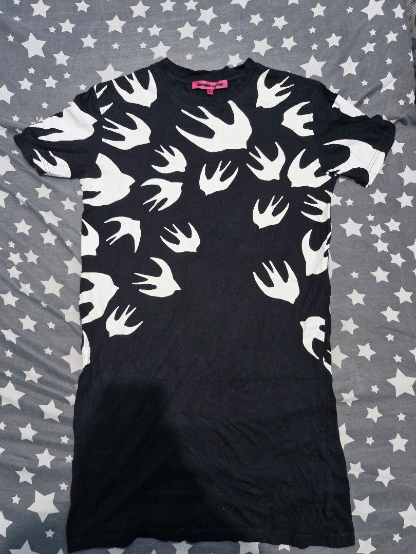 Mcq alexaner mcqueen mini dress (Category: Luxury Apparel) located in Pili. Submitted by the_g_thrift (Listing ID 1317827307, Image 2). Description: size xs on tag (fit to medium-seme large) dimes: 18.5 x 32 need wash only.