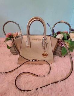 (Category: ) located in . Submitted by shopee_holic (Listing ID 1317829428, Image 1). Description: .