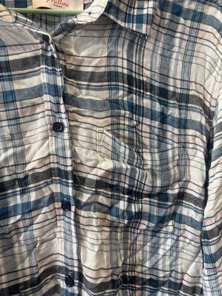 Miller checked shirt (Category: Blouses) located in Subang Jaya. Submitted by thebigheadprawn (Listing ID 1317748668, Image 3). Description: White blue checked Front 1 pocket Free size fits xxl-xxxl.