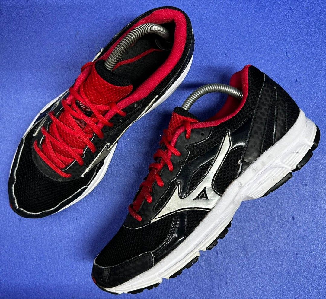 Mizuno wave resolute hot sale