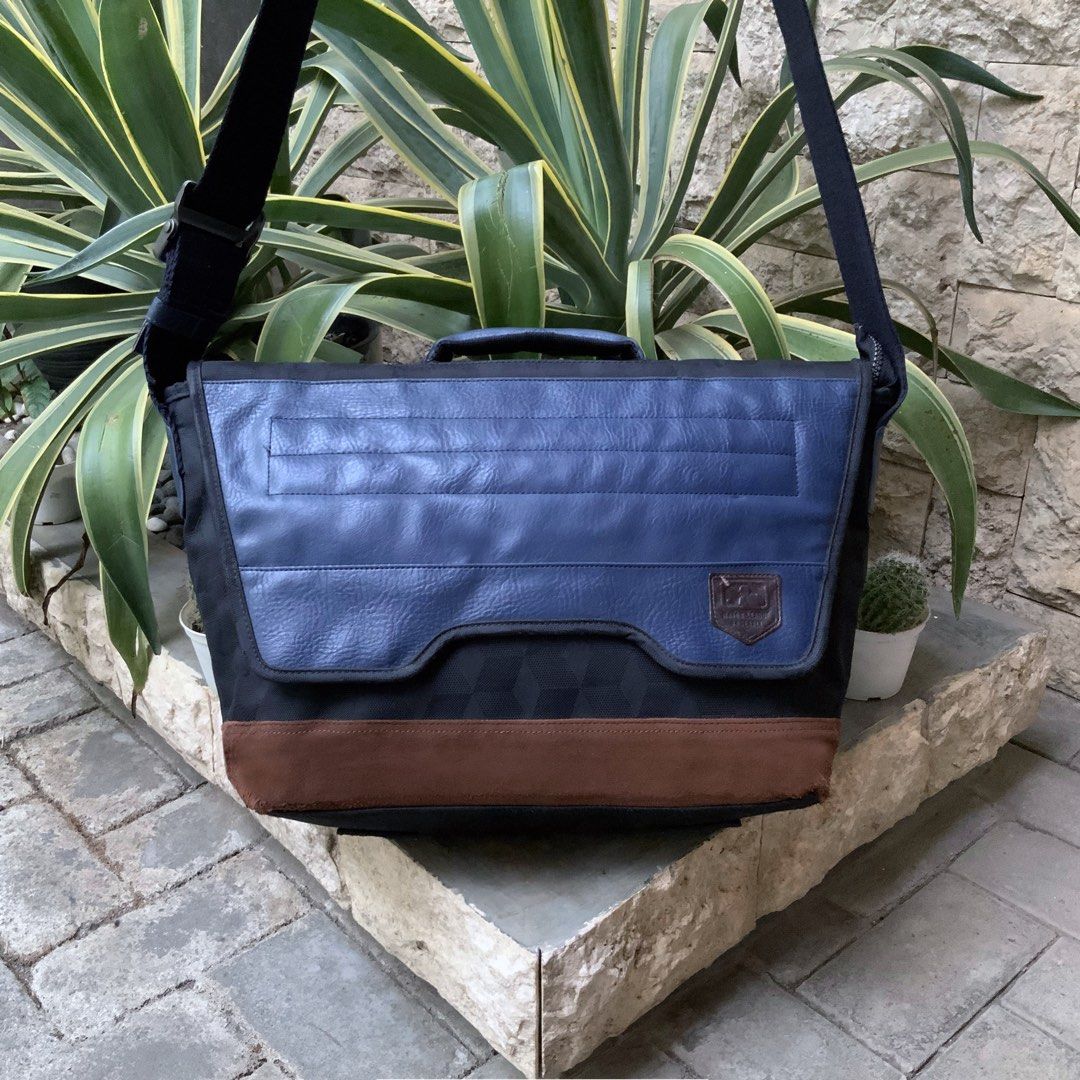 MLB MAJOR LEAGUE BASEBALL NEW YORK NY YANKESS MESSENGER BAG NAVY BROWN