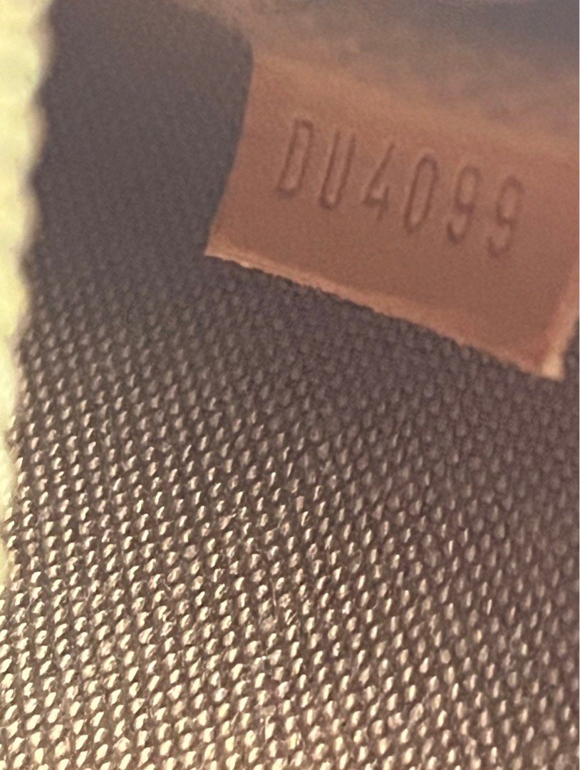 Original Louis Vuitton Mini Pochette with Box (Category: Luxury Bags & Wallets) located in Quezon City. Submitted by sherockxx (Listing ID 1317877379, Image 3). Description: Guaranteed authentic. Flawless condition. Super nice in actual. Complete inclusions..