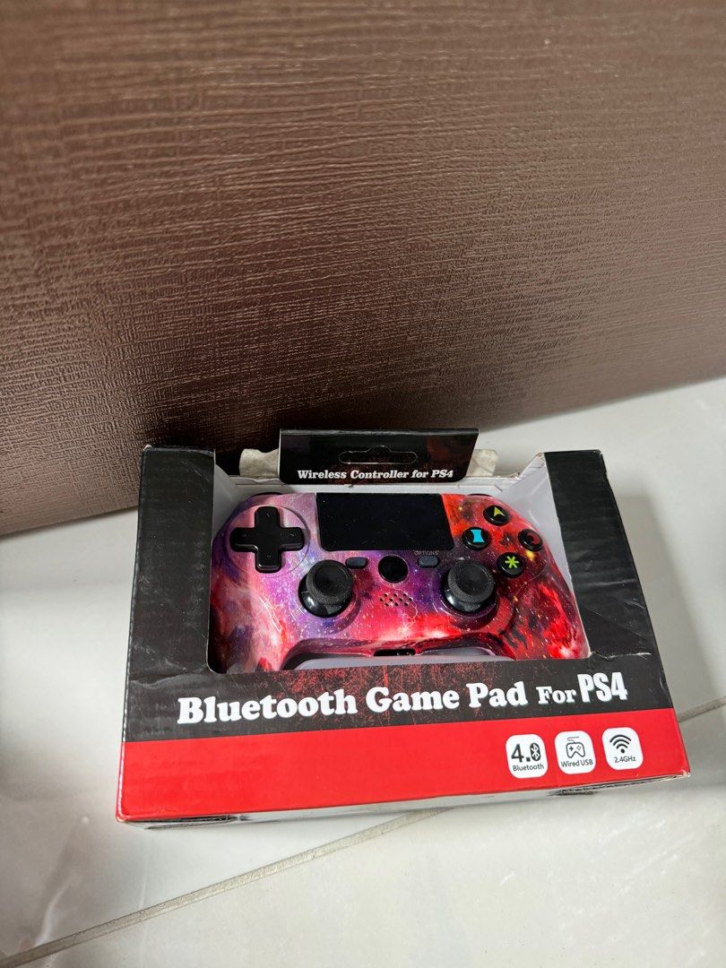 PS4 Controller (Category: Controllers) located in Singapore. Submitted by fast_good_and_cheap (Listing ID 1317752052, Image 1). Description: Blk 467b yishun ave 6 Yishun mrt .