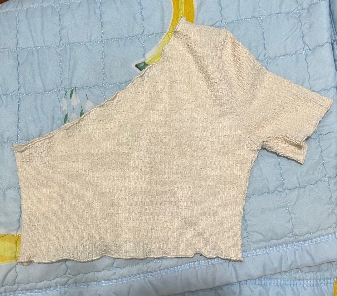 SHEIN One Shoulder Lettuce Trim Crop Top (Category: Sleeveless) located in Mandaluyong City. Submitted by marmaleids (Listing ID 1317739661, Image 3). Description: .