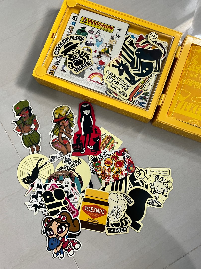 Sticker Graphic 1設計書 付貼紙, 書籍、休閒與玩具, 文具、藝術、手工藝, 畫、印刷品在旋轉拍賣