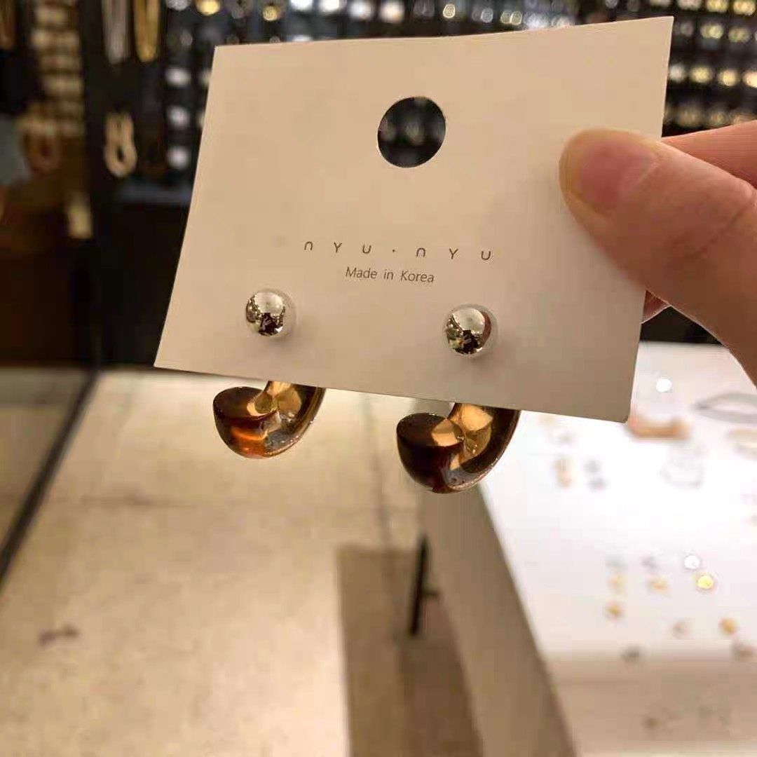 ULZZANG NYU NYU Korea Korean Design Transparent Acrylic Huggie Hoop Stud earrings with Metallic Silver ball in Amber Brown