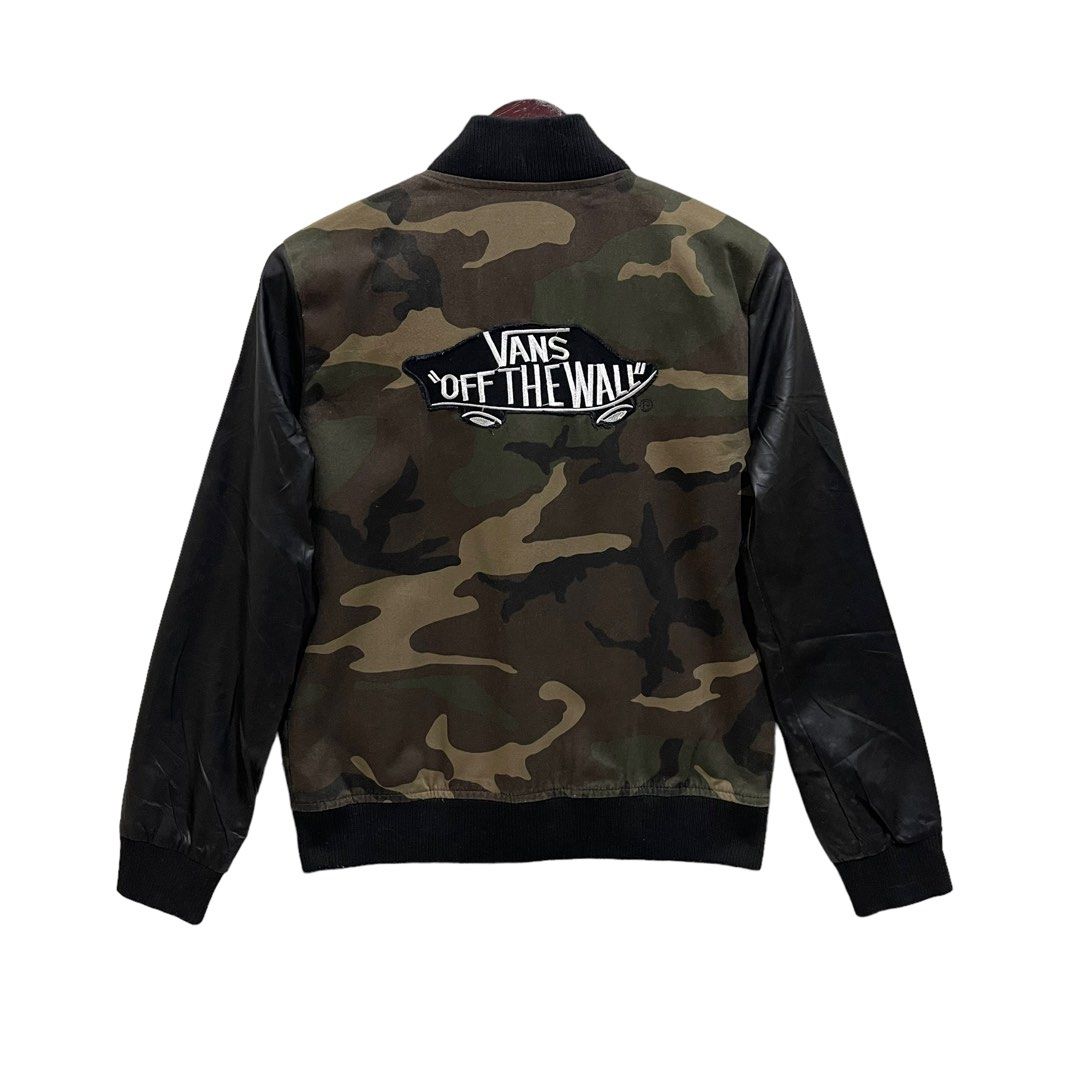 Camo vans jacket deals