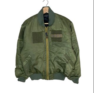 (Category: ) located in . Submitted by 97_thriftclothing (Listing ID 1317827323, Image 1). Description: .