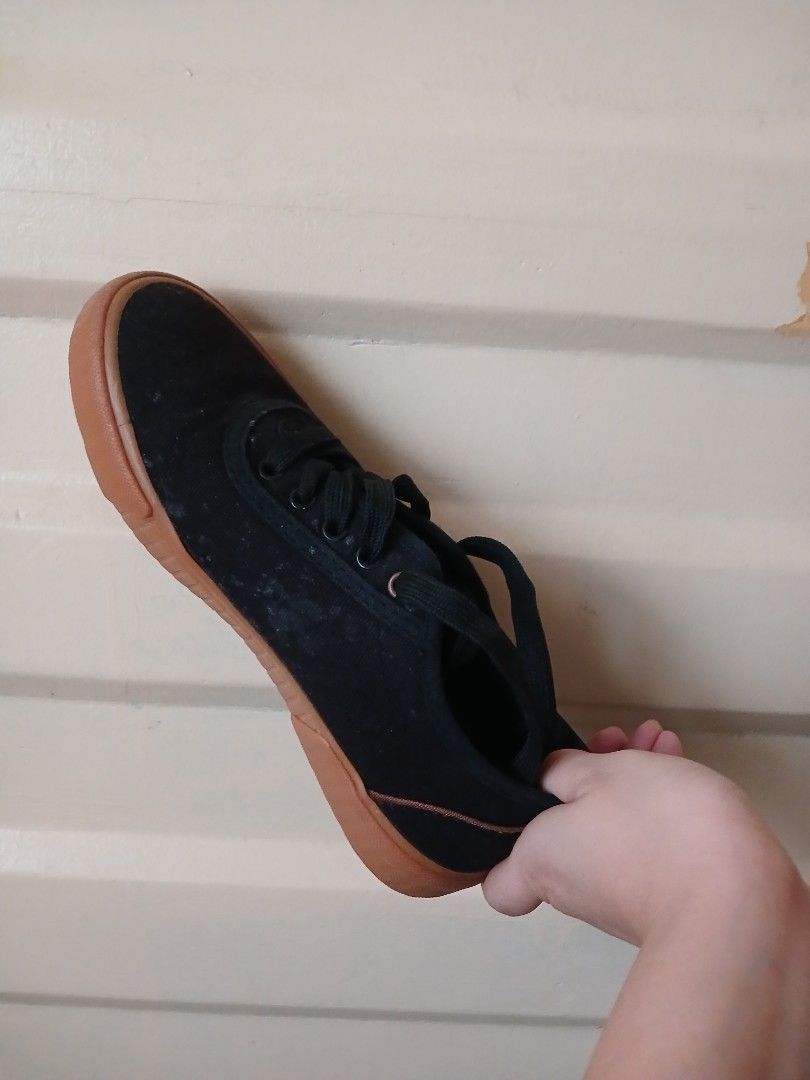 World balance gum sole shoes 2025