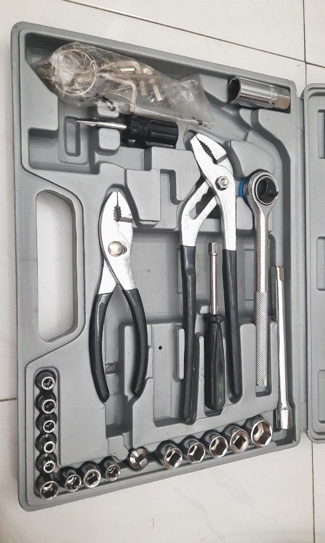 Wrench socket set (Category: Home Improvement Tools & Accessories) located in Kluang. Submitted by jasonpang155849 (Listing ID 1317762165, Image 1). Description: new..never use. no return.