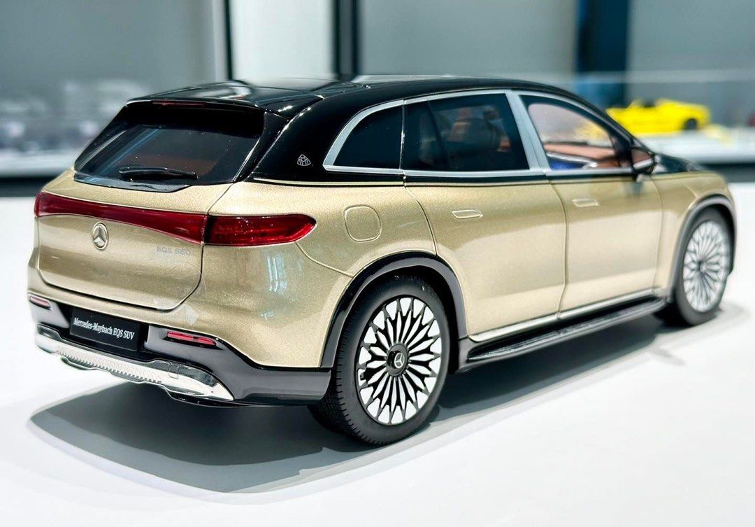 1/18 Mercedes - Maybach EQS 680 SUV in Obsidian Black/ Kalahari