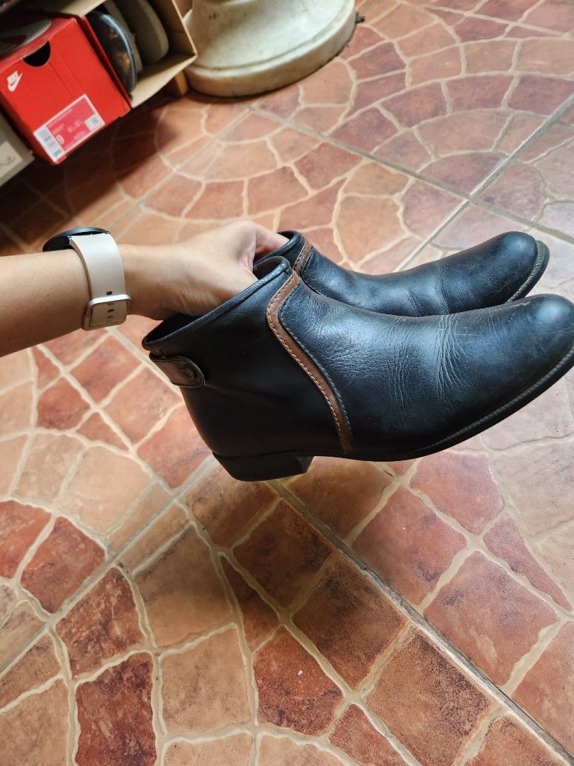 Anne Klein black boots (Category: Boots) located in Lingayen. Submitted by brulee21 (Listing ID 1321032828, Image 1). Description: .