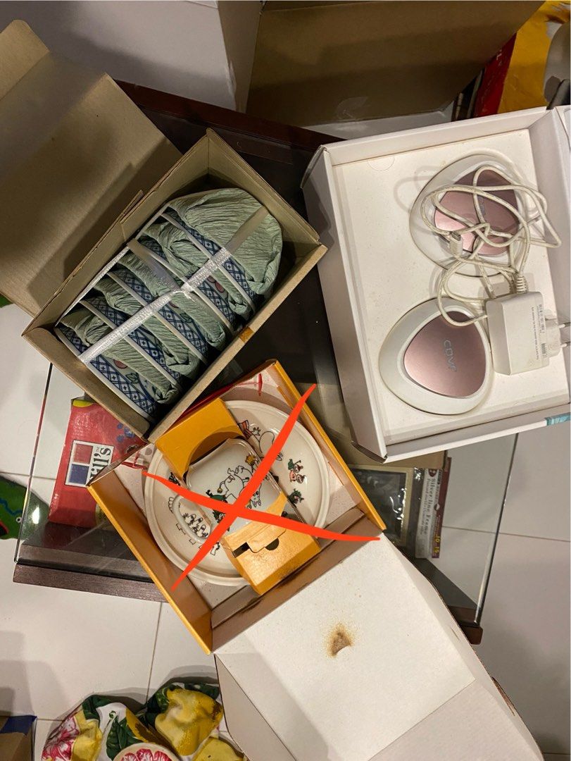 Assorted items (Category: Everything Else) located in Singapore. Submitted by purpleturtlez (Listing ID 1320536912, Image 3). Description: Like something? Offer your price, take and go Mugs, plates, cooking ware, etc, all brand new You can also buy the table 😊.
