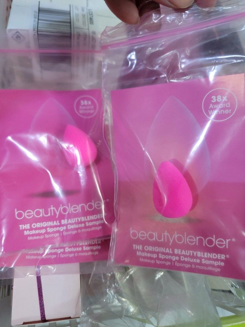 Beauty Blender makeup sponge deluxe sample (Category: Makeup) located in Manila. Submitted by arianne0828 (Listing ID 1321098588, Image 2). Description: brand new mini size beauty blender sponge *guarantee authentic! pickup Binondo Manila.