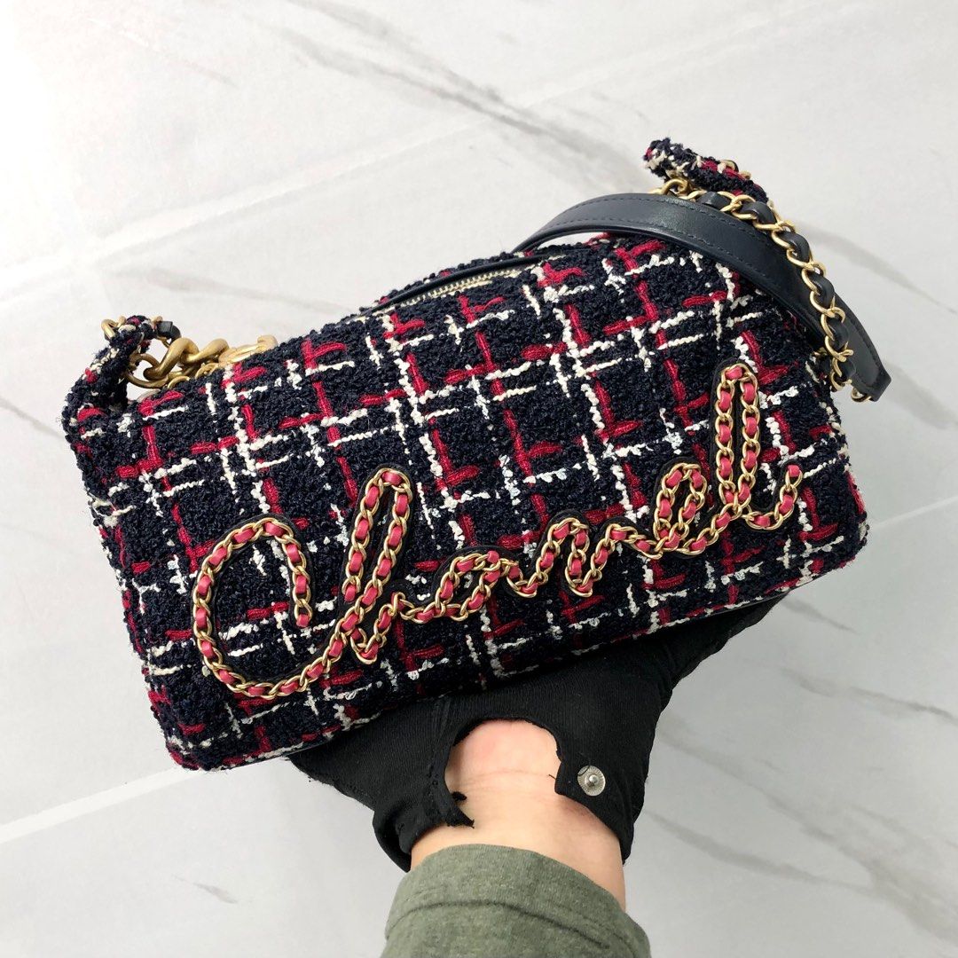 Signature sweatervest chanel bag