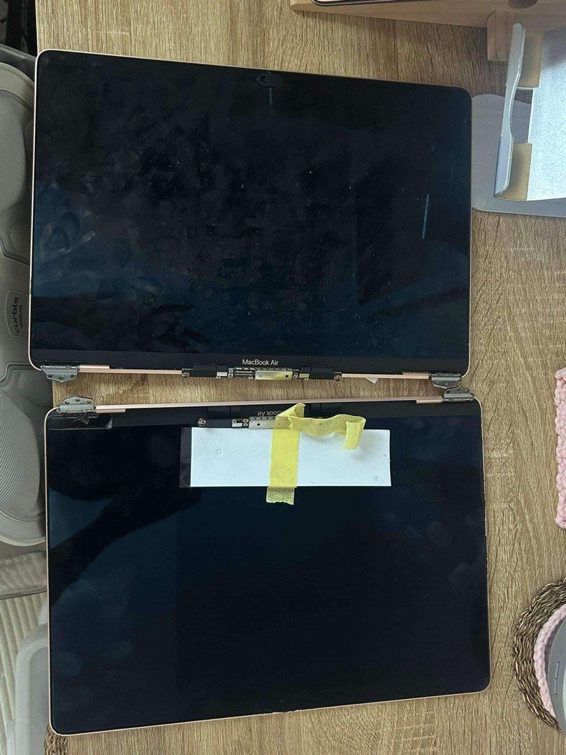 Defective macbook screen (Category: Laptops & Notebooks) located in Quezon City. Submitted by mypreloveditems88 (Listing ID 1320997754, Image 2). Description: Macbook air rosegold screens only Defective lcd.