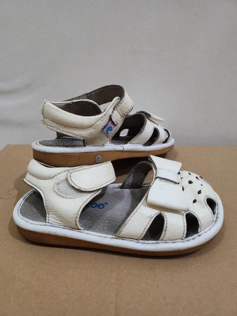 Squeaky leather sandals top