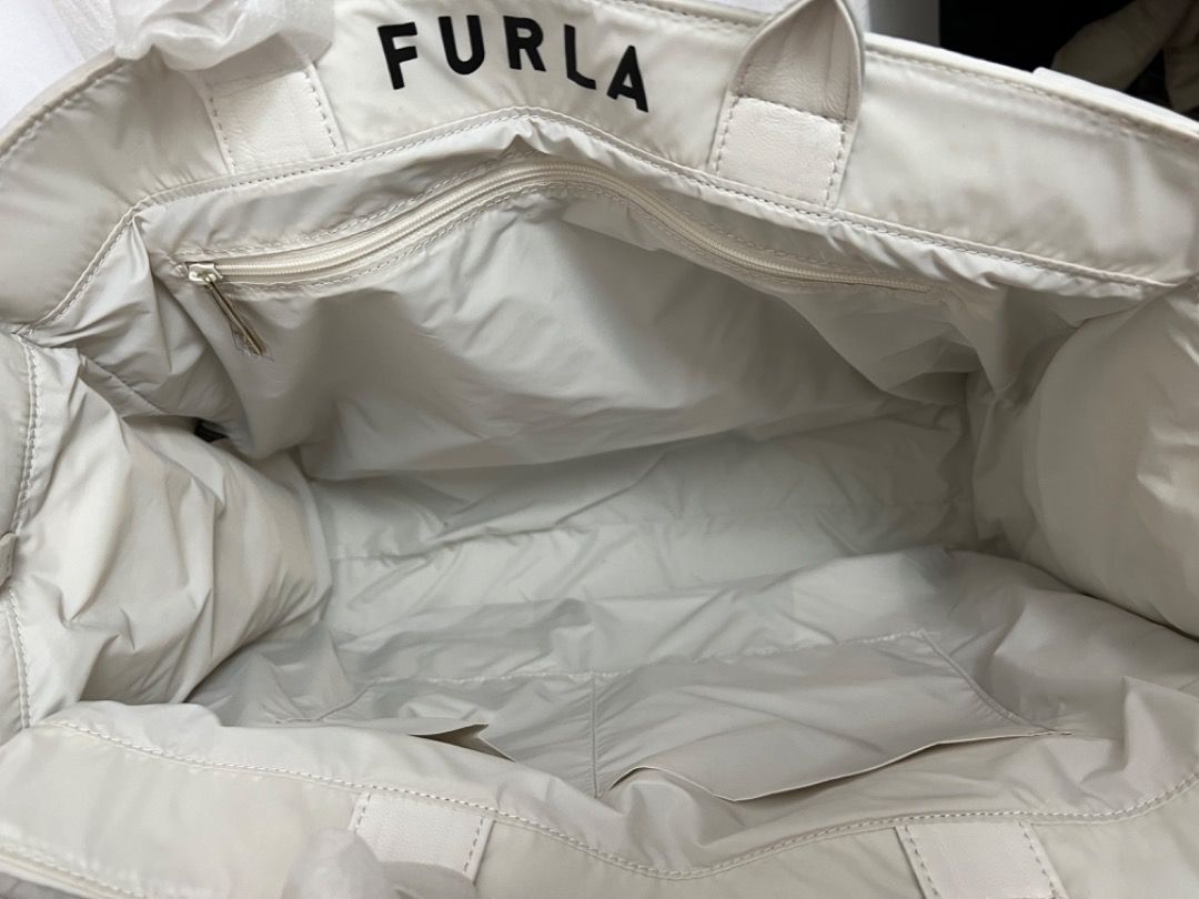 Furla Opportunity Tote Bag (Category: Tote Bags) located in Bulacan. Submitted by michie_chang (Listing ID 1321022186, Image 2). Description: onhand.