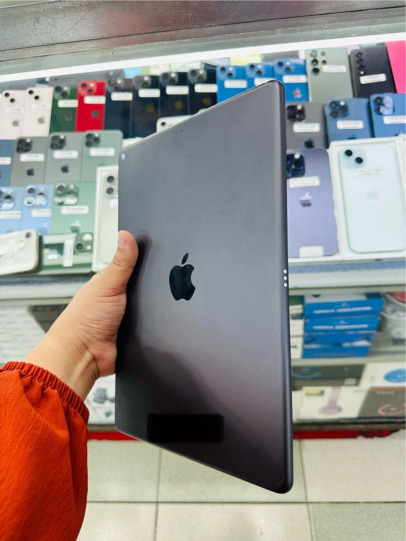 Ipad Air 3 64gb Wifi No issue (Category: iPad) located in San Juan City. Submitted by javedsgadgetshop (Listing ID 1321049922, Image 2). Description: OPEN FOR INSTALLMENT VIA CREDIT CARD/GGIVES/SPAY/BILLEASE & SWAP/TRADE-IN! WE BUY AND SELL ( ANYKINDS OF UNIT BINIBILI PO NAMIN)! PTPA : Padelete po f bawal Quick Specs : Ipad Air 3 •64gb •NTC Variant •Good batt health •Wifi Only •95% Smoothness •No hidden issue | No Repaired •100% Authentic | Not R