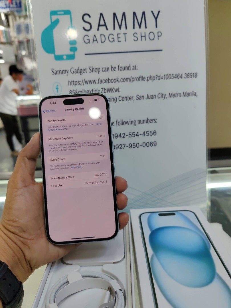 Iphone 15 256 hk variant (Category: iPhone 15 Series) located in Quezon City. Submitted by ronalynac40976 (Listing ID 1321020387, Image 3). Description: Pre-loved Iphone 15 hk dual sim 93% batteri health good condition with box, usb, cord ✅pick up store in greenhills shopping center ✅We accept swap/trade in ✅We accept credit card installment ✅We ship nationwide via (lbc) ✅dm or call for fast transaction 📞092795000069/09425544556 ✅Located @ Aquar