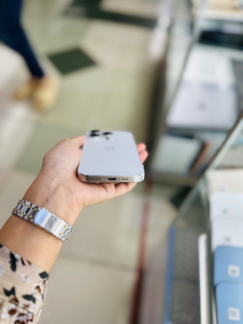 iPhone 15 Pro 256gb 97%bh Dualsim HK Variant (Category: iPhone 15 Series) located in San Juan City. Submitted by ainahgadgetsshop (Listing ID 1321102722, Image 3). Description: FOR SALE | TRADE / SWAP PASS SA MGA SCAMMERS / THIRD PARTY (RFS: Buy and Sell) IPHONE 15 PRO DUALSIM ⬇️DETAILS⬇️ •256 GB (Other storage is also available) •Dual (Other Variant is still available but price may vary) •White (Other color is also available but price may vary) 