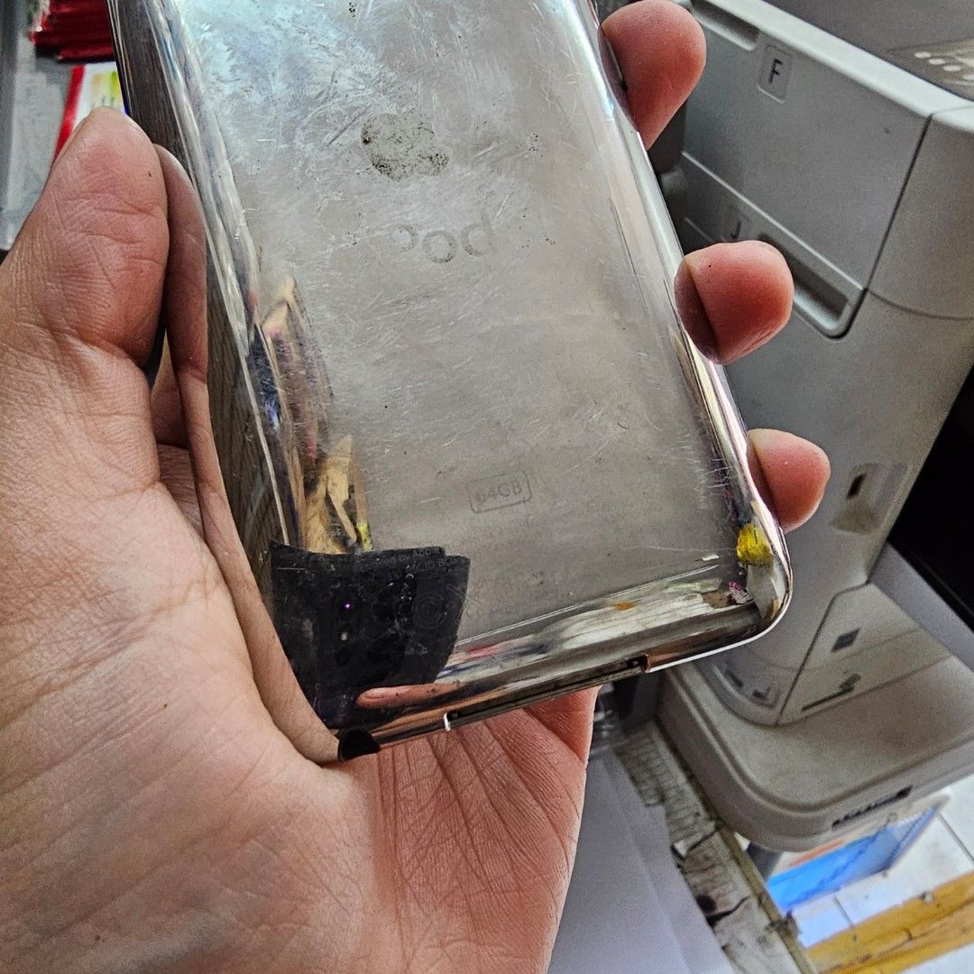 Ipod Touch 64gb (Category: Other Gadgets) located in Marikina City. Submitted by aitaaaag (Listing ID 1320956757, Image 2). Description: Ipod Touch 64gb di na namin naopen for repair and spare parts nalang po.