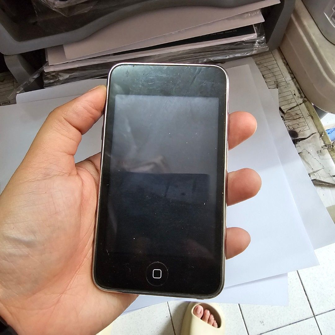 Ipod Touch 64gb (Category: Other Gadgets) located in Marikina City. Submitted by aitaaaag (Listing ID 1320956757, Image 1). Description: Ipod Touch 64gb di na namin naopen for repair and spare parts nalang po.