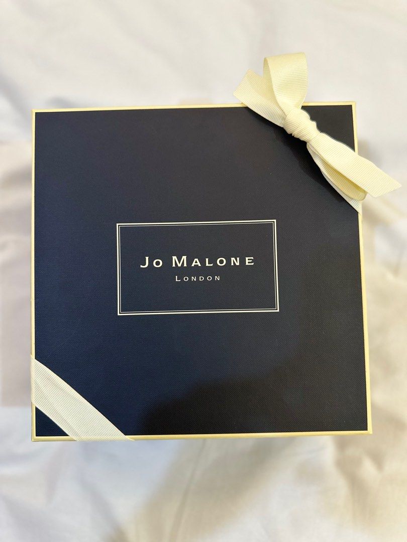 Jo Malone candle and diffuser (Category: Fragrance & Deodorants) located in Makati City. Submitted by shopauthenticdesigner (Listing ID 1320965336, Image 3). Description: Genuine Jo Malone candle and diffuser, ideal for gifting..
