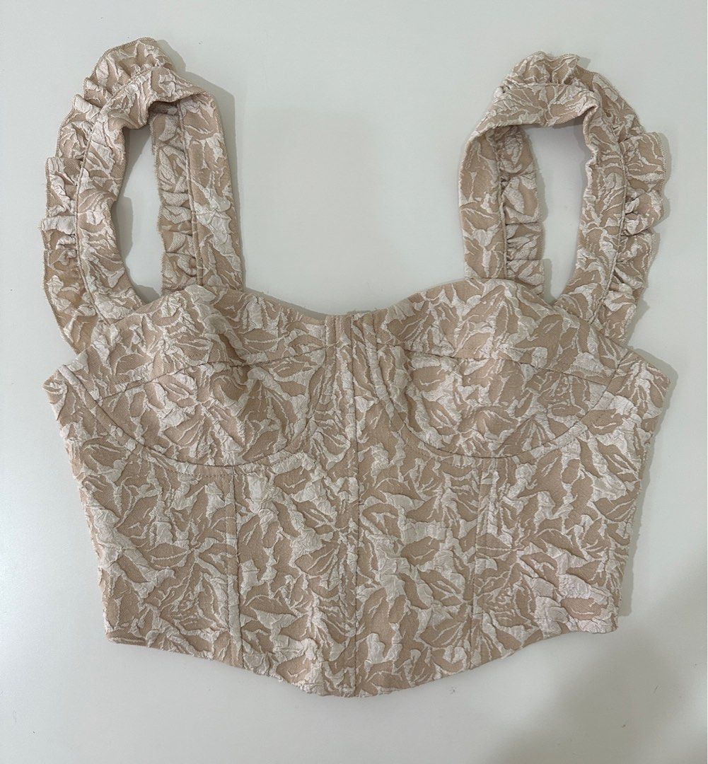 Lace Corset Crop Top with Ruffle Strap (Category: Shirts) located in Muntinlupa City. Submitted by jtarchive (Listing ID 1321008943, Image 1). Description: super pretty and elegant lace ruffle corset crop top RFS: i don’t get to wear it and it’s just been laying in my closet :( for reference i’m 34 B 26 W .