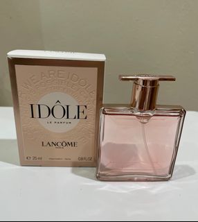(Category: ) located in . Submitted by chloez.closet (Listing ID 1321044417, Image 1). Description: .