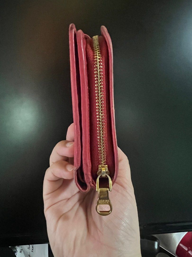 Loewe bifold wallet (Category: Luxury Bags & Wallets) located in Valenzuela. Submitted by dianzskiyo (Listing ID 1321091826, Image 2). Description: 📍SELF - AUTHENTICATION📍 LOCATION : VALENZUELA 🎀AVAILABLE! SOLD ITEMS ARE MARKED OR DELETED🎀 Preloved Loewe wallet 📍 what you see is what you get 📍 Managed ur expectation - this is preloved 📍 Slightly negotiable 📍 All details were already posted (pls check photos para iwas sa redundant na tanon