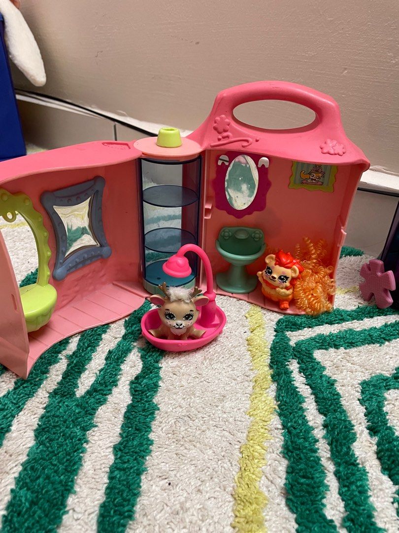 Enchantimal playset store