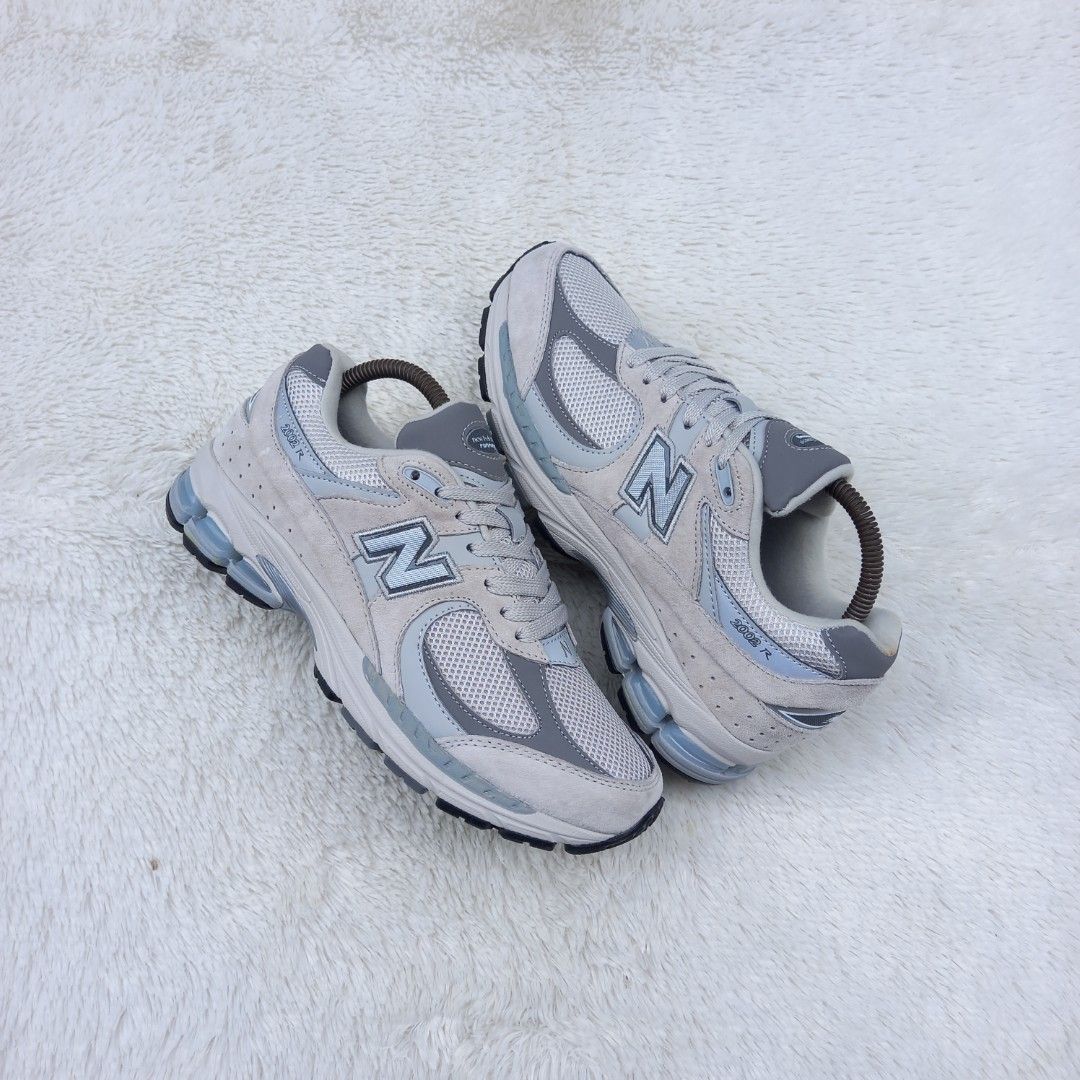 NEW BALANCE 2002R GREY, Fesyen Pria, Sepatu Sneakers di Carousell