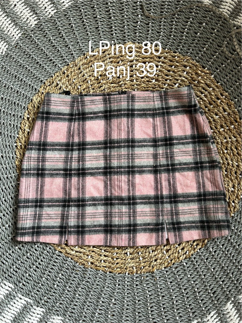 NEW LOOK WOOL SKIRT size 14 Fesyen Wanita Pakaian Wanita Bawahan di Carousell