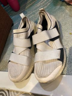 （分類：）位於 。 由 share.preloved 提交（商品編號 1321033590，圖片 1）。簡介： 。