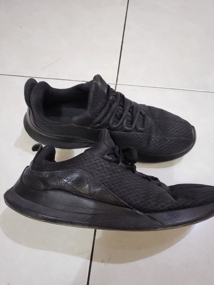Nike viale triple black store