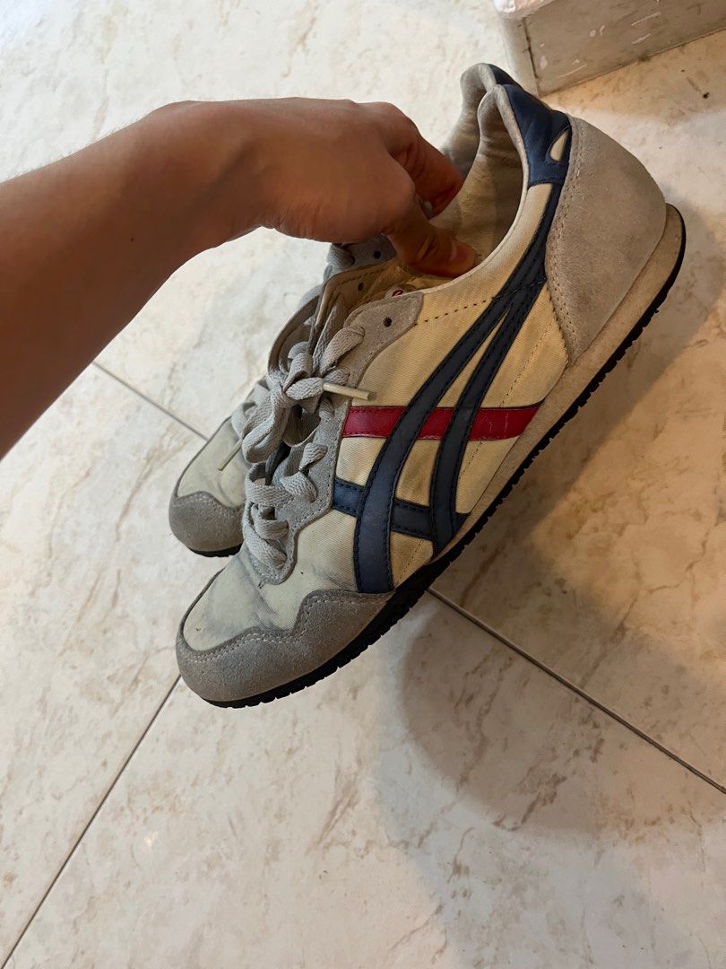Onitsuka Tiger sneakers (Category: Sneakers) located in Singapore. Submitted by stephaniegoay (Listing ID 1321083633, Image 1). Description: Still in good condition, just needed some cleaning..