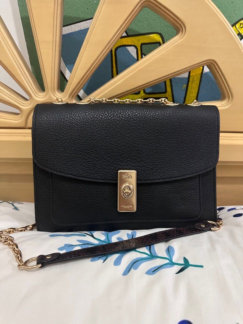 Original Coach convertible bag (Category: Cross-body Bags) located in Naguilian. Submitted by mariveld (Listing ID 1320970617, Image 1). Description: .