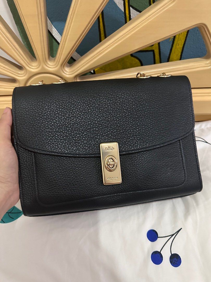 Original Coach convertible bag (Category: Cross-body Bags) located in Naguilian. Submitted by mariveld (Listing ID 1320970617, Image 3). Description: .