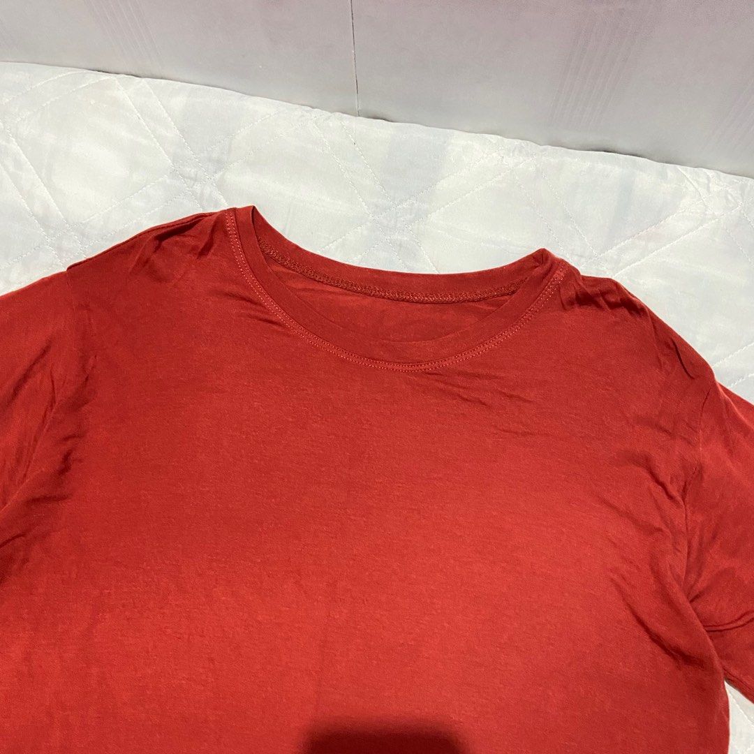 Oversized Shirt Women’s (Category: Shirts) located in Manila. Submitted by giliwgarms (Listing ID 1320989751, Image 2). Description: Note: Preloved (kindly manage your expectations) 🏷️ Price: Fixed (No return/refund/exchange) - Well used but with no damage/stains - S-M .