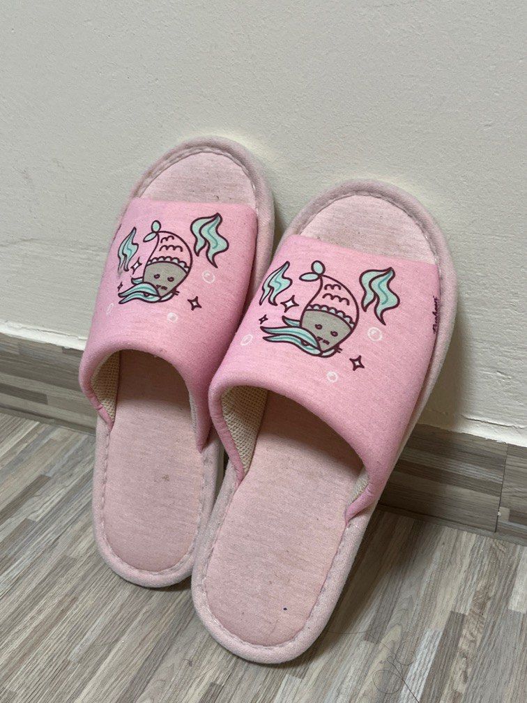 Pusheen flip flops top