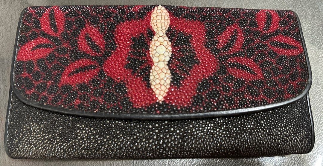 Shagreen Stingray Trifold Long Wallet (Category: Wallets & Card holders) located in Quezon City. Submitted by icurateshoppe (Listing ID 1321069117, Image 1). Description: Original Shargeen Stingray Trifold Wallet Made in Thailand No filter photos already provided. Flaw: No more plastic on the picture slot. But other than that, material and whole leather is still intact. Note: Dahil pare-pareho po tayong busy, request for videos will be provided f