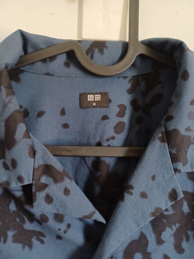 Uniqlo Open Collar Polo (Black-Blue) (Category: Tshirts & Polo Shirts ) located in Manila. Submitted by jeredc (Listing ID 1321058685, Image 3). Description: Great condition M on tag Measurements: Width: 22" Length: 26".