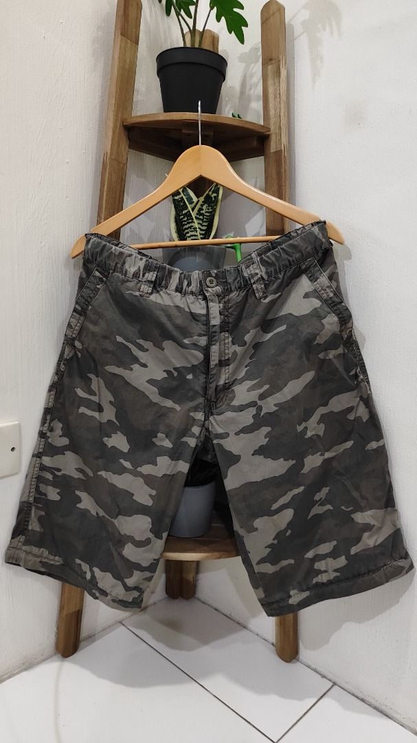 Camo three quarter shorts top