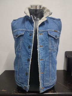 (Category: ) located in . Submitted by levisusedjeans (Listing ID 1321054296, Image 1). Description: .