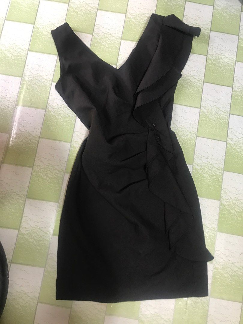 V-neck Dress (Category: Dresses) located in Surigao. Submitted by chip_munk (Listing ID 1321100115, Image 1). Description: Never been use .