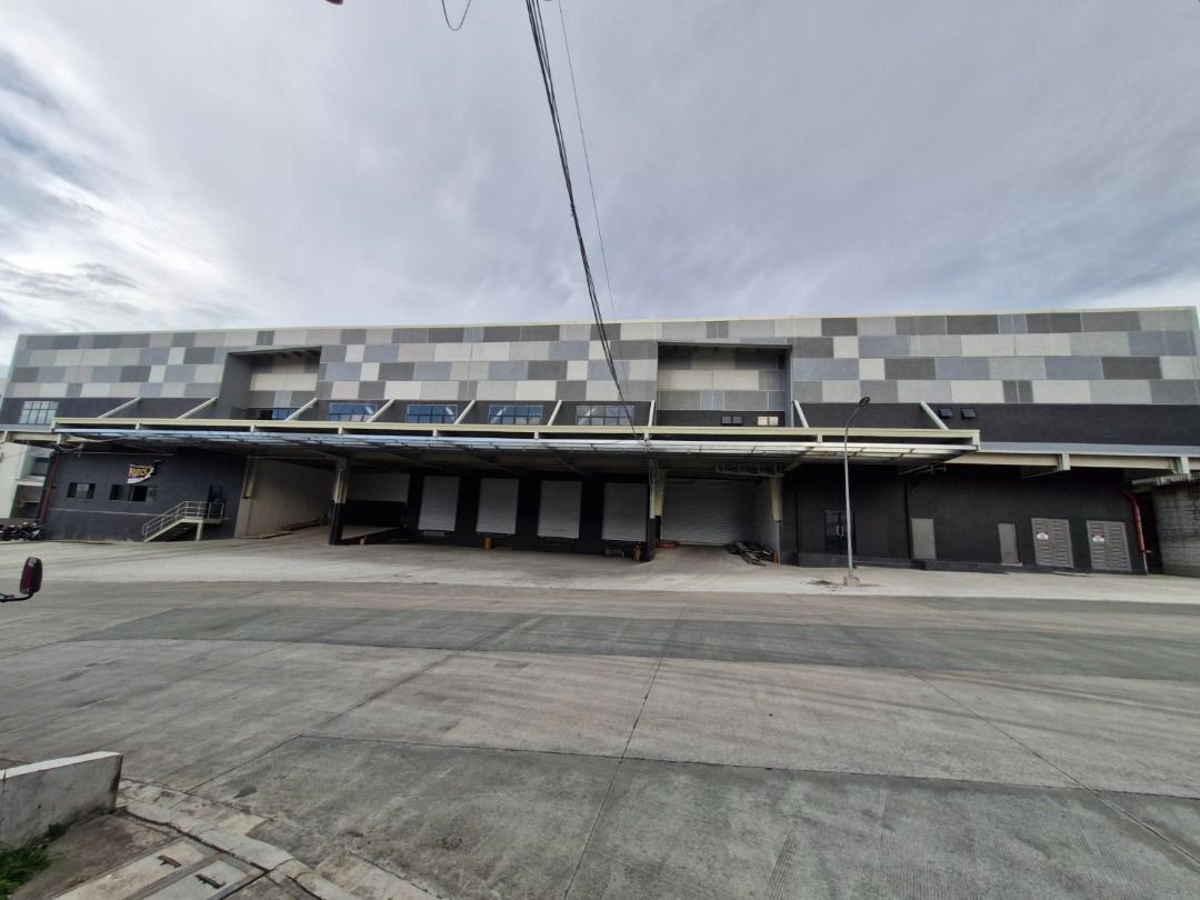 WAREHOUSE FOR LEASE CALAMBA (Category: Commercial) located in Muntinlupa City. Submitted by 1praiserealtyservices (Listing ID 1321050571, Image 3). Description: FACILITY HIGHLIGHTS: • 3-Phase Power System • Solar Energy Back-Up Power • Rainwater Harvesting System • Installed natural air vents (ridge vents on the roof) • 4 Automated Dock Levelers • 6 Automatic Roll-Up Doors • Two 157 sqm Service Ramps • 4 Fire/Emergency Exits • 8-Zone Fire Detecti