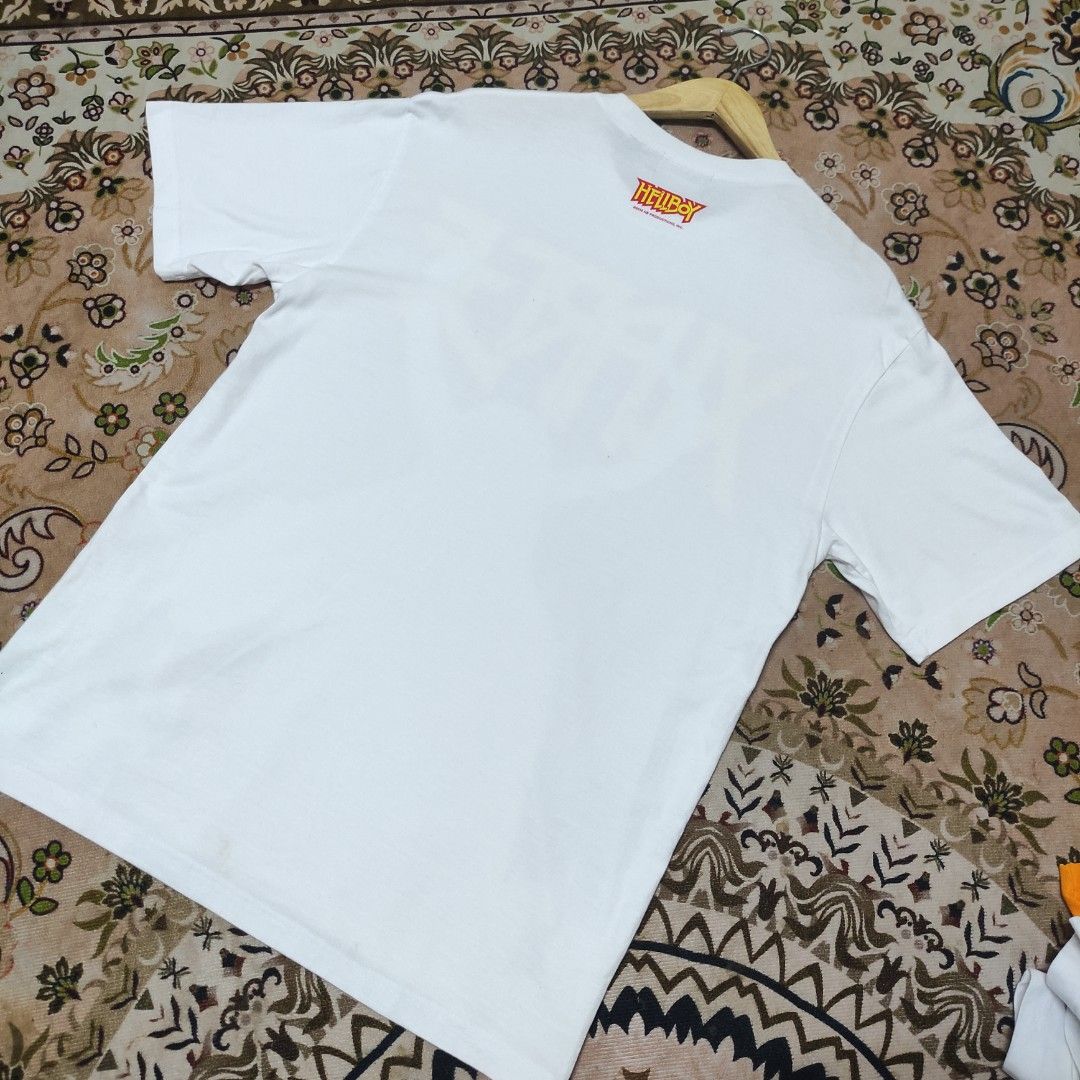 XLarge Hellboy (Category: Tshirts & Polo Shirts) located in Kapar. Submitted by kelajuan_cahaya (Listing ID 1321130169, Image 2). Description: XLarge Collab Hellboy Pit 21.5 Labuh 30 Condition 9/10 Rm350 sahaja Berminat boleh pm.